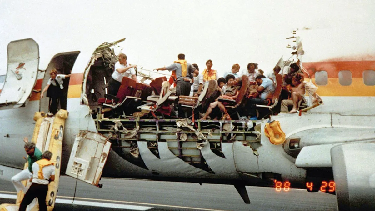 Aloha Airlines 243 — Als das Kabinendach abriss