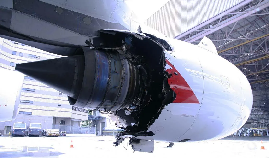 Qantas Flug 32 — Motorexplosion über Singapur