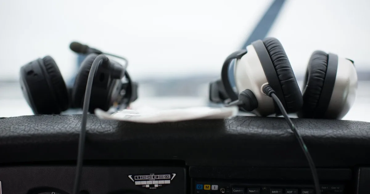 Sprechfunk — Phraseologie, Frequenzen, was sagt man wann und warum - Aircraft Wissen für Einsteiger