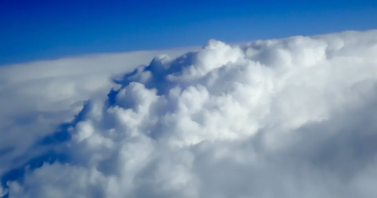 In Wolken fliegen — was passiert im Cockpit bei Null Sicht - Aircraft Wissen für Einsteiger